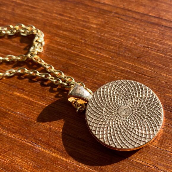 Peach Creamsicle Mica Powder Epoxy Round Gold Medallion 24 in Gold Plated Chain - Picture 5 of 8